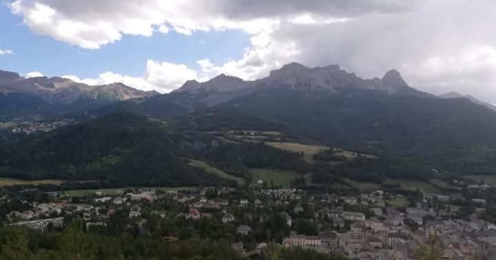 App Vue Montagne Barcelonnette Proche Piscine Rando Riviere Nature Экстерьер фото